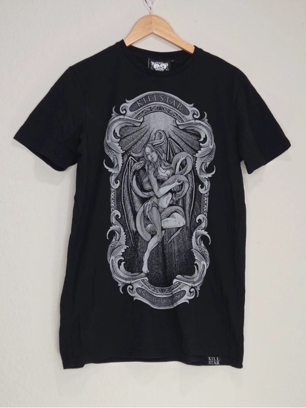 KILLSTAR Printed Graphic T Shirt Snake Wrapped Around Woman Size L Mens